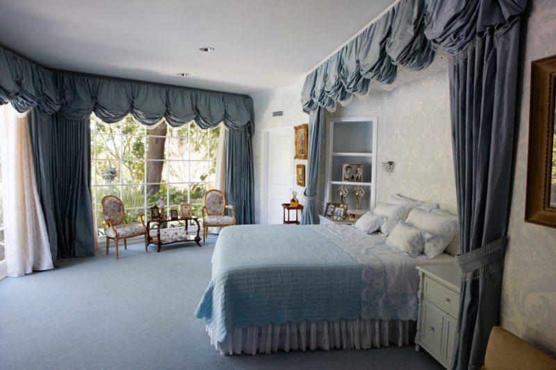 Catherine Opie – The blue room, from 700 Nimes Road, Elizabeth Taylor's home