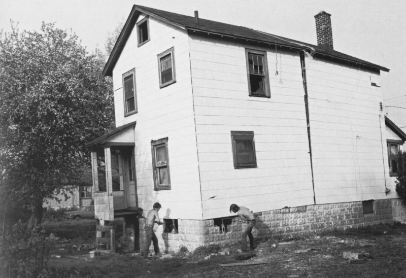 Gordon Matta-Clark - Splitting, 1974, Englewood, New Jersey