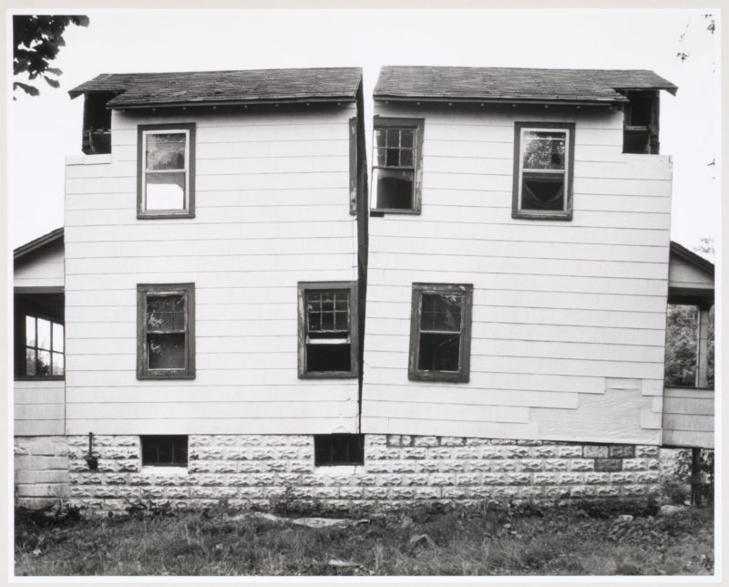 Gordon Matta-Clark - Splitting, 1974, Englewood, New Jersey.