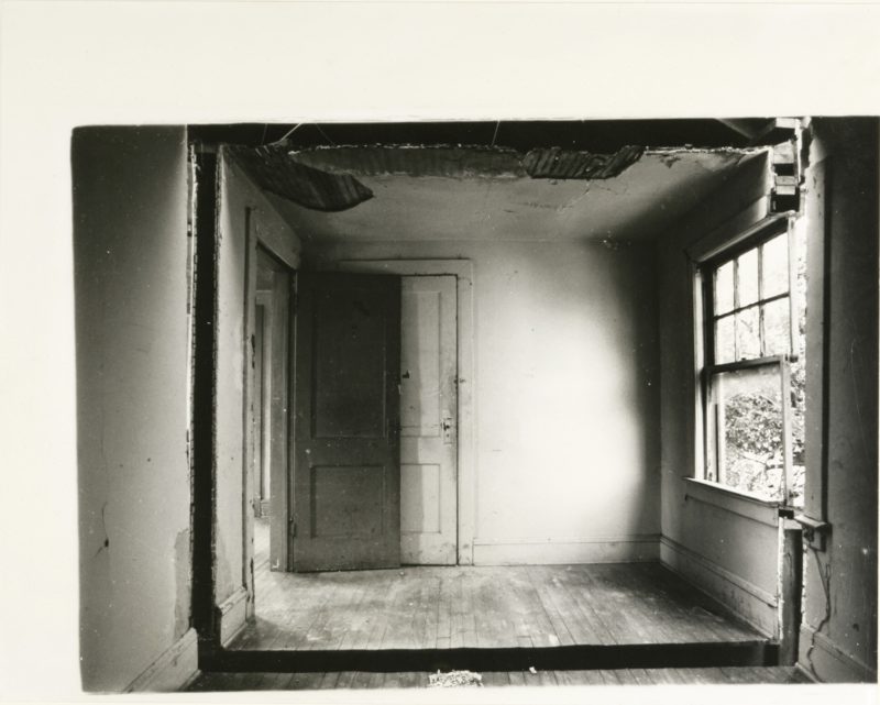 Gordon Matta-Clark - Splitting, 1974, Englewood, New Jersey.