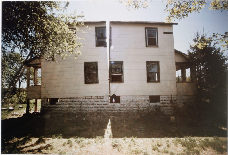 Gordon Matta-Clark - Splitting, 1974, Englewood, New Jersey.