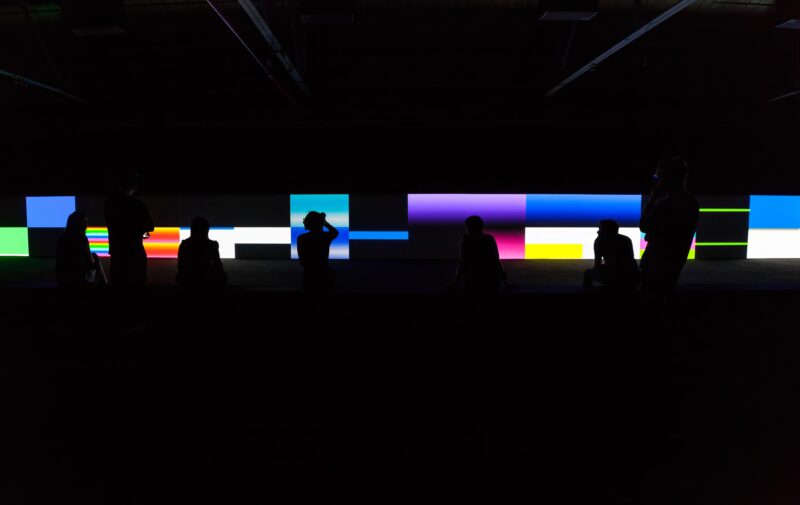 Carsten Nicolai – unicolor, 2014, DLP-projectors, DMX-LED lights, projection screen, mirrors, computer, sound, bench with loudspeakers