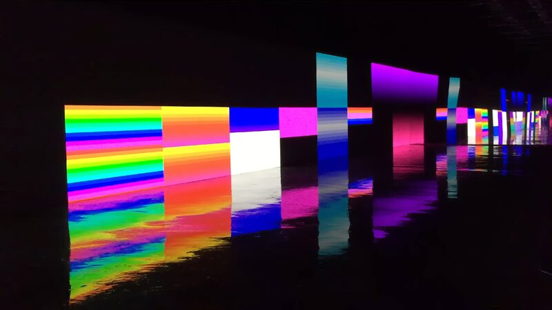 Carsten Nicolai – unicolor, 2014, DLP-projectors, DMX-LED lights, projection screen, mirrors, computer, sound, bench with loudspeakers.