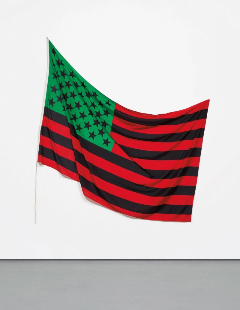  David Hammons – African-America Flag, 1990, dyed cotton, 149.86 x 234.315 cm (59 x 92 1/4 in.)