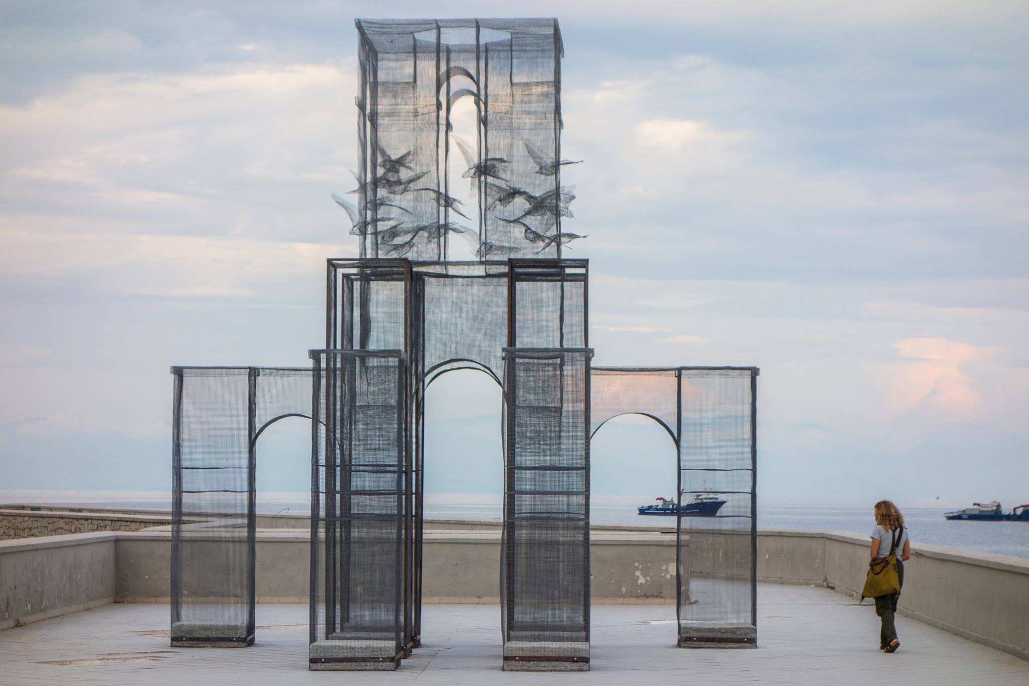 Le Bon Marche sculpture by Edoardo Tresoldi is architectural wire mesh -  Curbed