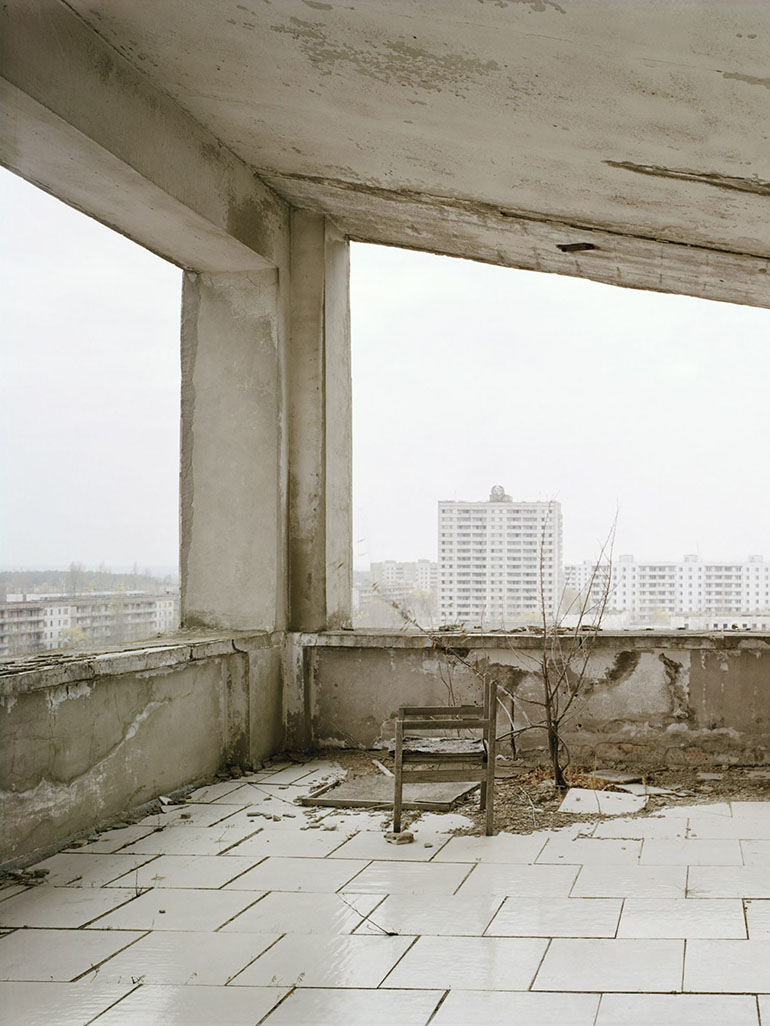 Nadav-Kander-Hotel-Polissya-Rooftop-Cafe-Pripyat-2004