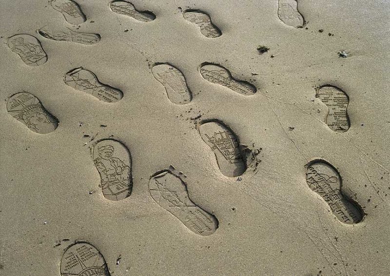 Jennifer Allora & Guillermo Calzadilla - Land Mark (Foot Prints), 2002