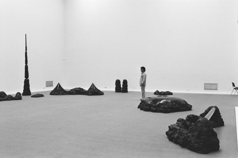Nobuo Sekine - Phase of Nothingness – Black, 1978, installation view, Staedtische Kunsthalle Duesseldorf, 1978