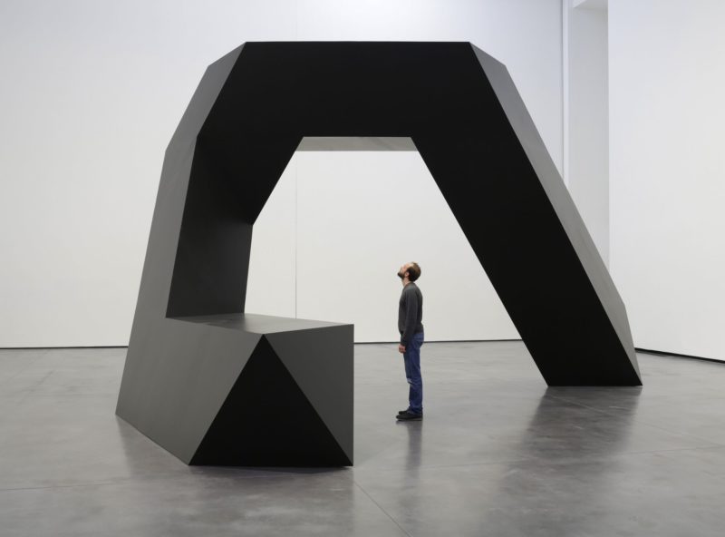 Tony Smith - Cigarette, 1961, steel, painted black, 459 x 777 x 566 cm