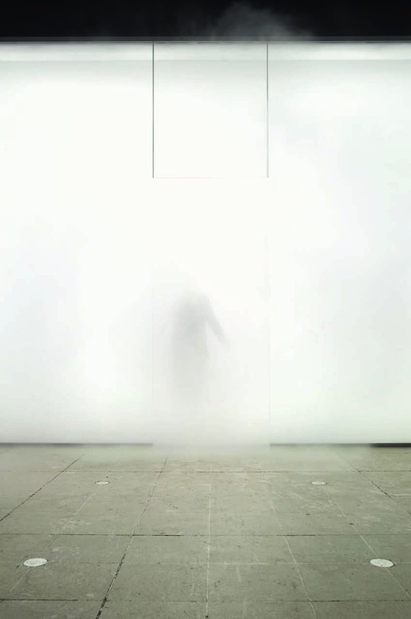 Antony Gormley - Blind Light, 2007, fluorescent light, water, ultrasonic humidifiers, toughened low iron glass, aluminium, 320 x 978,5 x 856,5 cm, installation view, Hayward Gallery, London, 2007