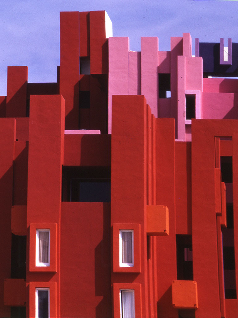 Ricardo Bofill – La Muralla Roja, 1973, Calpe, Alicante, Spain – feat
