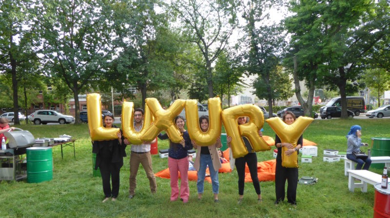 Germany, Berlin - Luxury (#305), Silence Was Golden, gold balloons