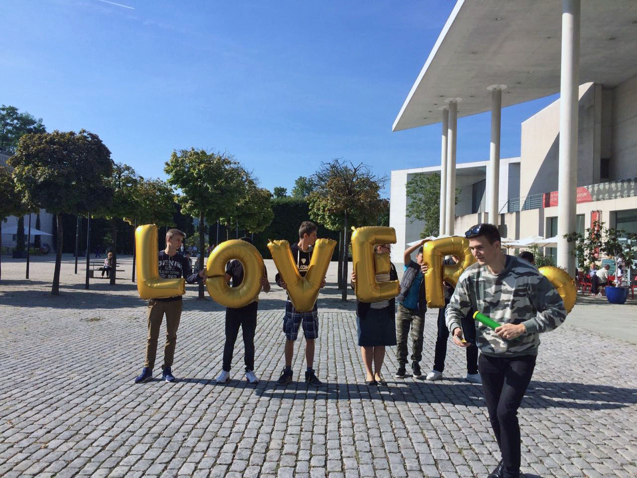 Germany, Bonn - Lovers, 2016, Silence was Golden, gold balloons, workshop