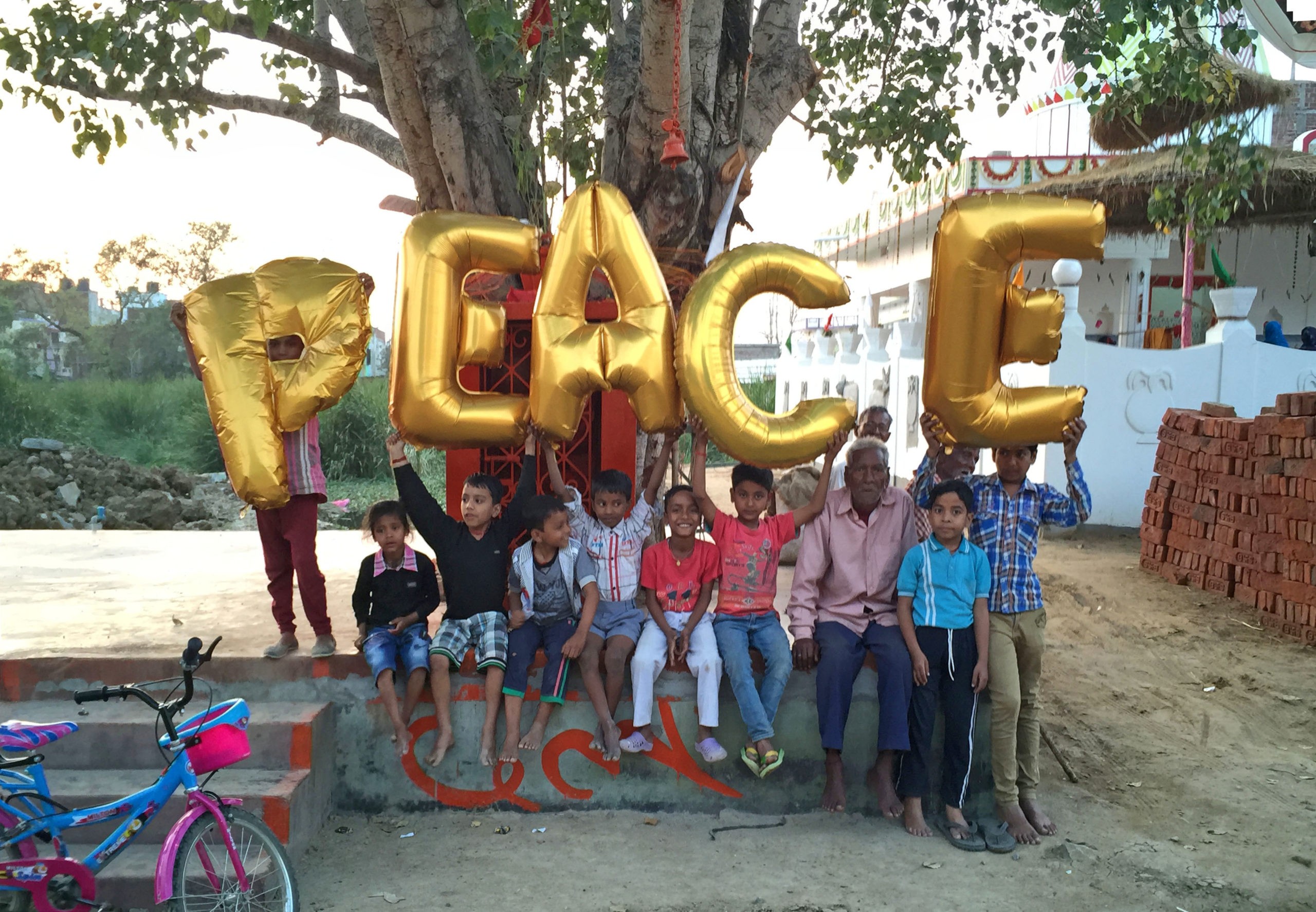 India, Bodhgaya - Peace, 2016, Silence was Golden, gold balloons workshop