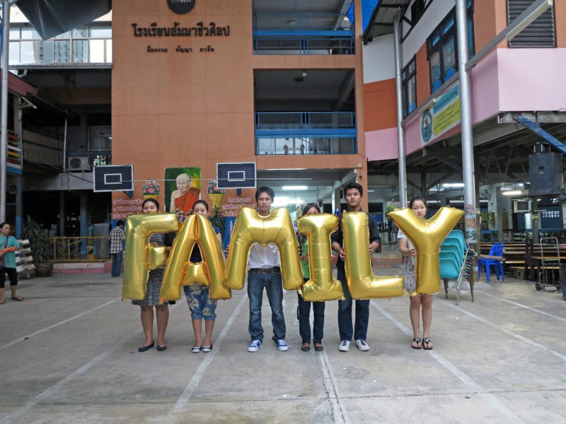 Thailand, Bangkok - Dear Burma, Family, golden balloons