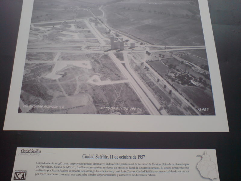 Aerial view of <em>Torres de Satélite</em>, 1958 