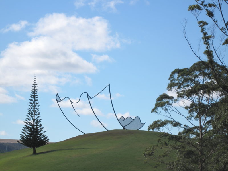 Neil Dawson - Horizons, 1994, welded and painted steel, 15 x 10 x 36m, installation view, Gibbs Farm