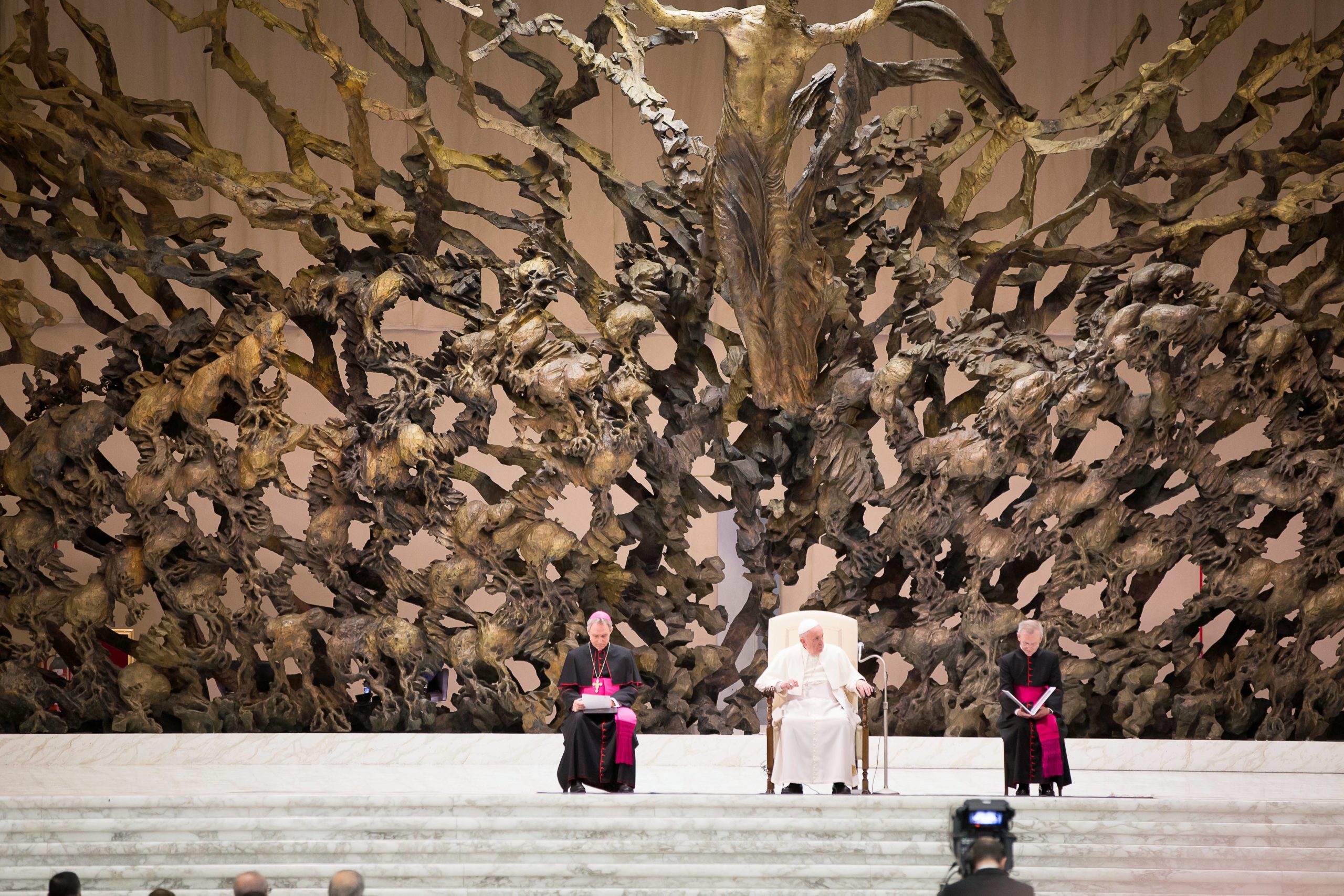 Fazzini's The Resurrection – The Vatican's creepy sculpture behind the pope  – Public Delivery
