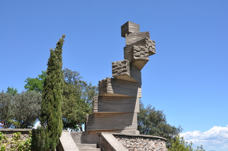 Josep Maria Subirachs - Monument a Ramon Llull (Escala de l'Enteniment) (Monument to Ramon Llull (Stairway to Understanding)), 1976, concrete, 870 cm, outer area of the Montserrat Monastery, Catalonia, Spain