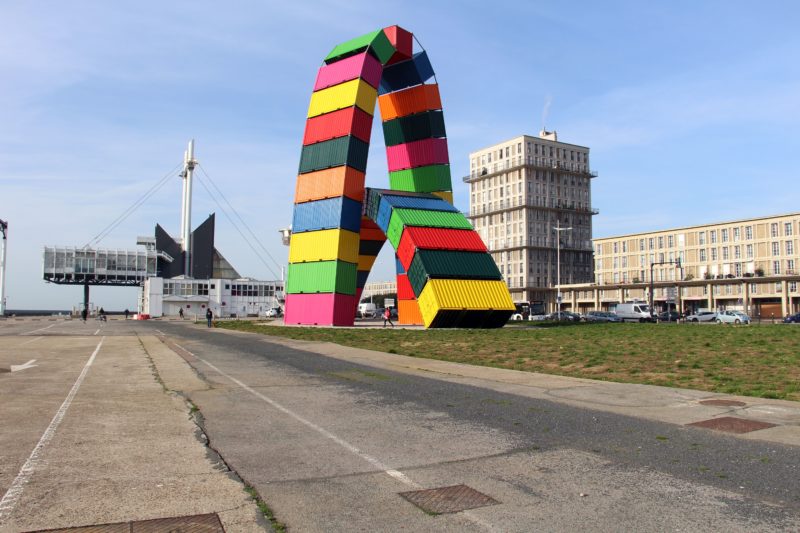 Vincent Ganivet - Catène de Containers, 2017, 38 painted maritime containers, 29m height