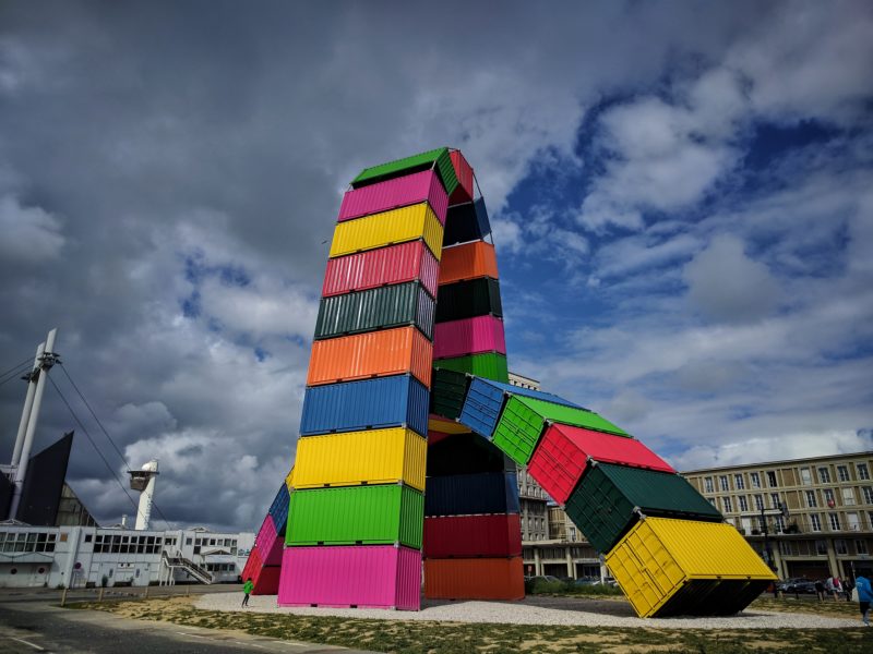 Vincent Ganivet - Catène de Containers, 2017, 38 painted maritime containers, 29m height