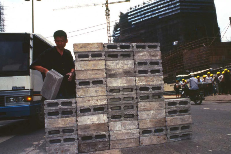 Lin Yilin - Safely Maneuvering across Lin He Road, 1995, performance, Guangzhou, China