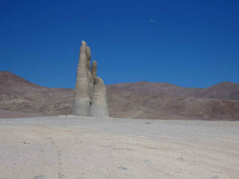 Mario Irarrázabal – Mano del Desierto (Hand of the Desert), 1992, concrete, iron frame, 11 metres (36 ft) tall, installation view, Atacama Desert, Chile.