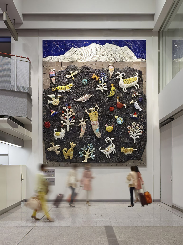 Fumiko-Hori-Utopia-2014-45-x-55-meter-ceramic-relief-installation-view-International-Lobby-on-1st-Floor-of-Terminal-Building-Fukushima-Airport-Japan-feat