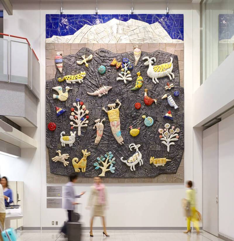 Fumiko Hori - Utopia, 2014, 4,5 x 5,5 meter, ceramic relief, installation view, International Lobby on 1st Floor of Terminal Building, Fukushima Airport, Japan