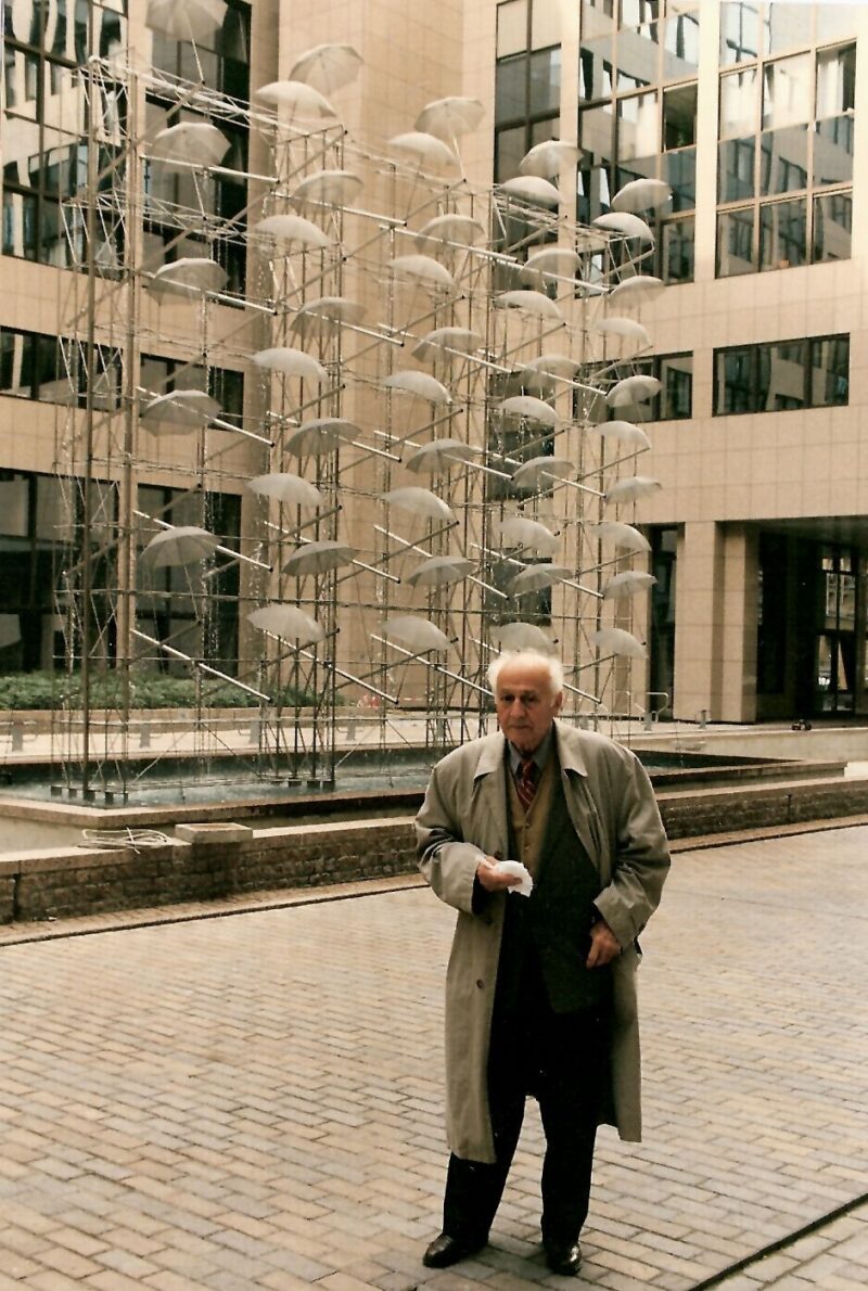 Giorgos Zongolopoulos in front of his hydrokinetic work umbrellas in the building of the Council of Ministers of the European Union in Brussels, 1995