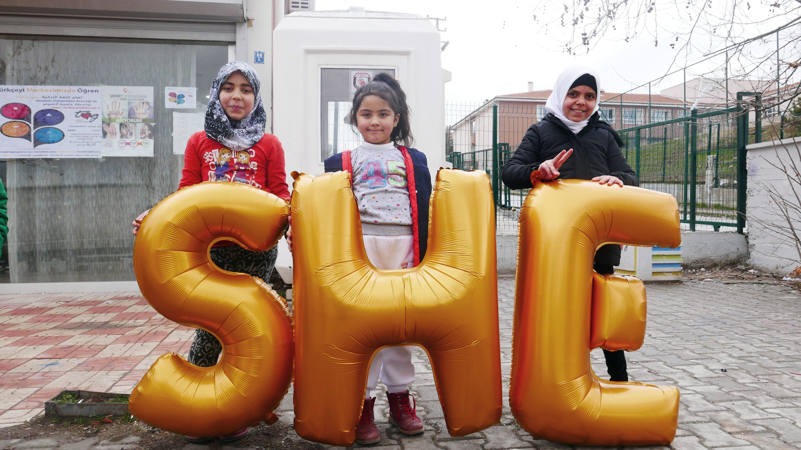 Turkey, Ankara, Women and Girls Safe Space (Kadın Sağlığı Danışma Merkezi Projesi) - Silence Was Golden, golden balloons workshop