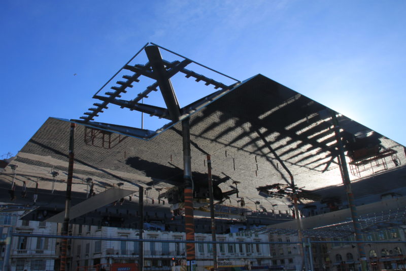 Construction of Foster + Partners' Marseille Vieux Port (L’Ombrière), 2013, stainless steel, pillars, 46 x 22 meter