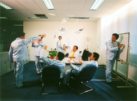 Yang Fudong – Siemens “S10”, 2003, 8 min