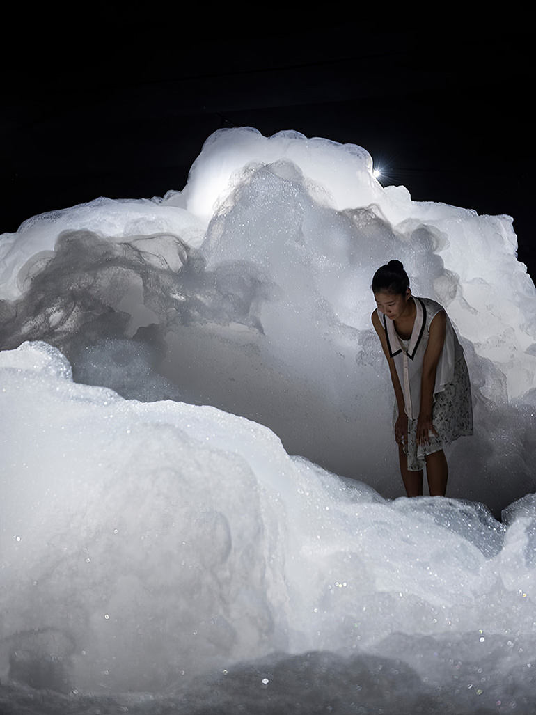 Kohei-Nawa-–-Foam-2013-mixed-media-installation-view-Aichi-Triennale-Japan-feat