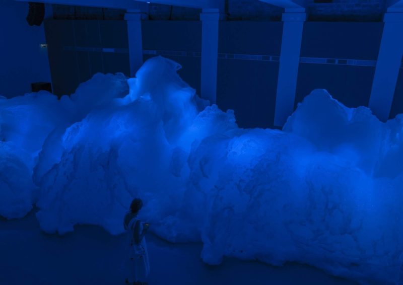 Kohei Nawa – Foam, 2018, detergent, glycerin, water, dimensions variable, installation view, FUKAMI, Hôtel Salomon de Rothschild, Paris, France