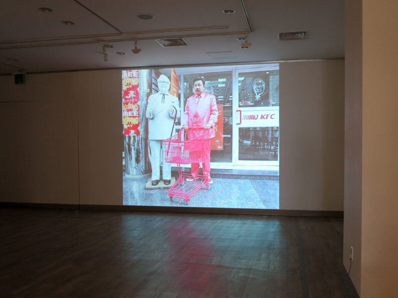 Manit Sriwanichpoom – Pink Man, 1997, installation view, Nowon Art Museum, 2014.