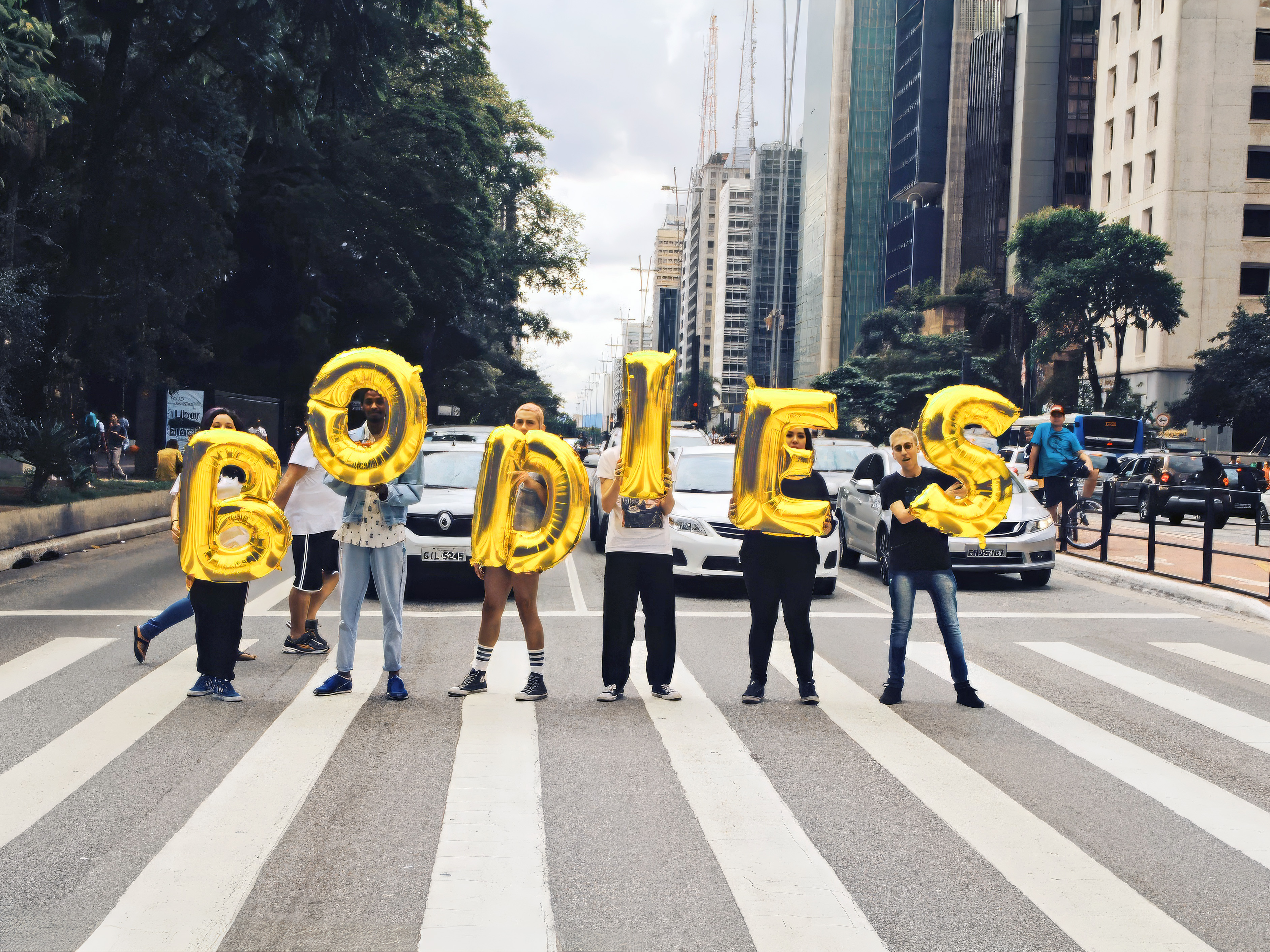 Brazil, Sao Paulo, Avenida Paulista - Bodies, Silence Was Golden, gold balloons