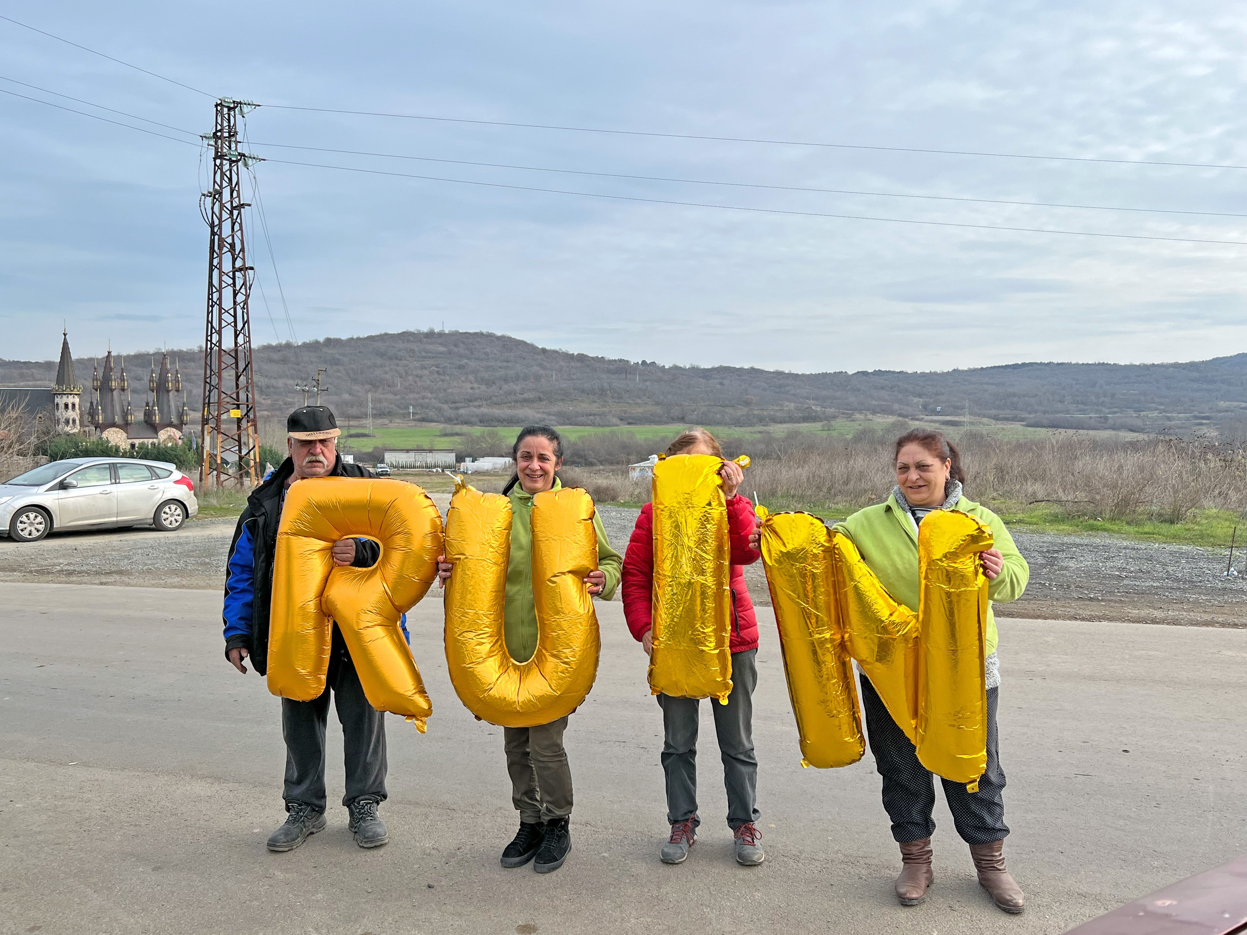 Bulgaria, Ravadinovo, Castle of Ravadinovo, Ruin, Silence Was Golden, gold balloons