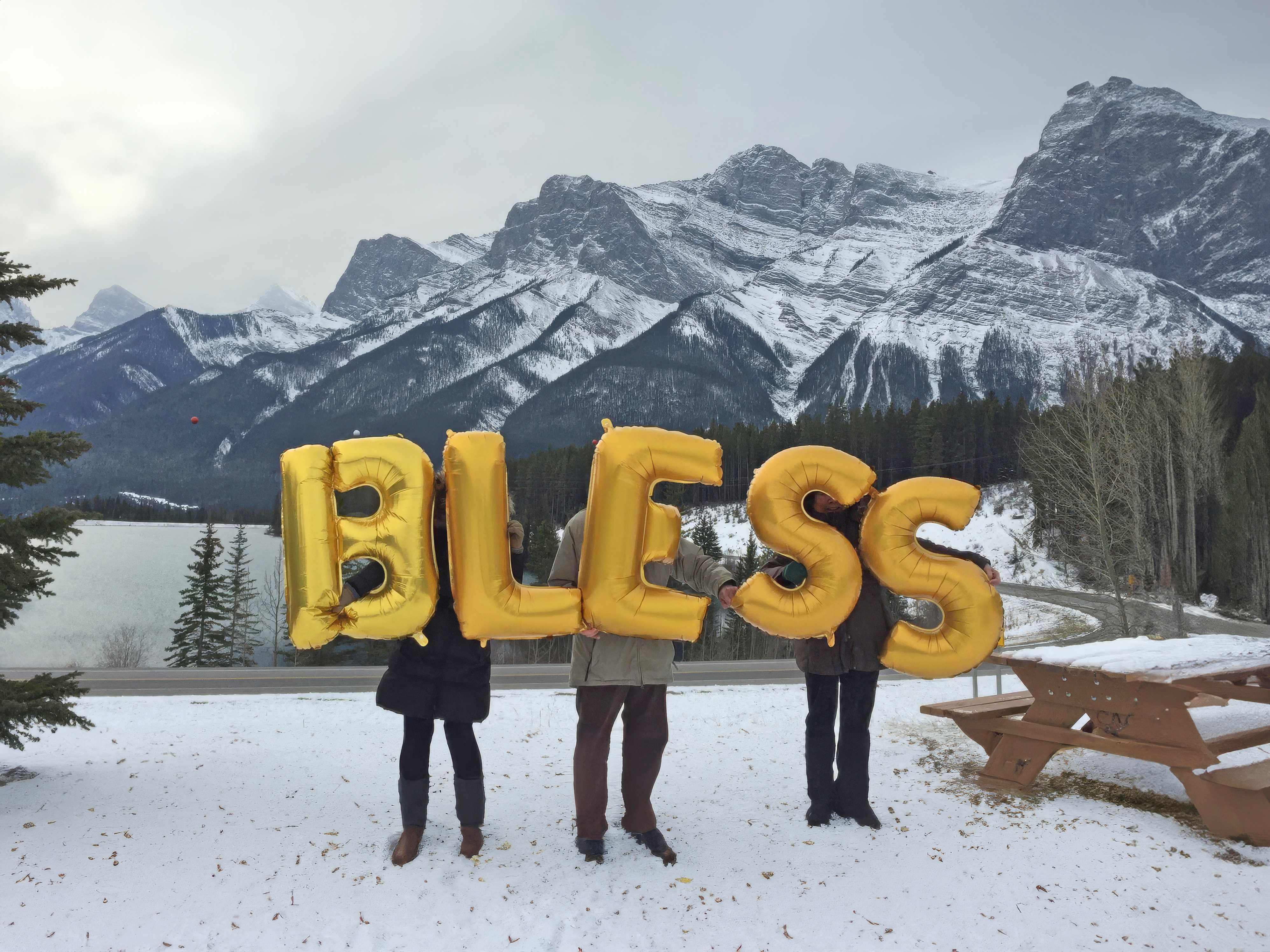 Canada, Banff - Bless, Silence Was Golden, gold balloons