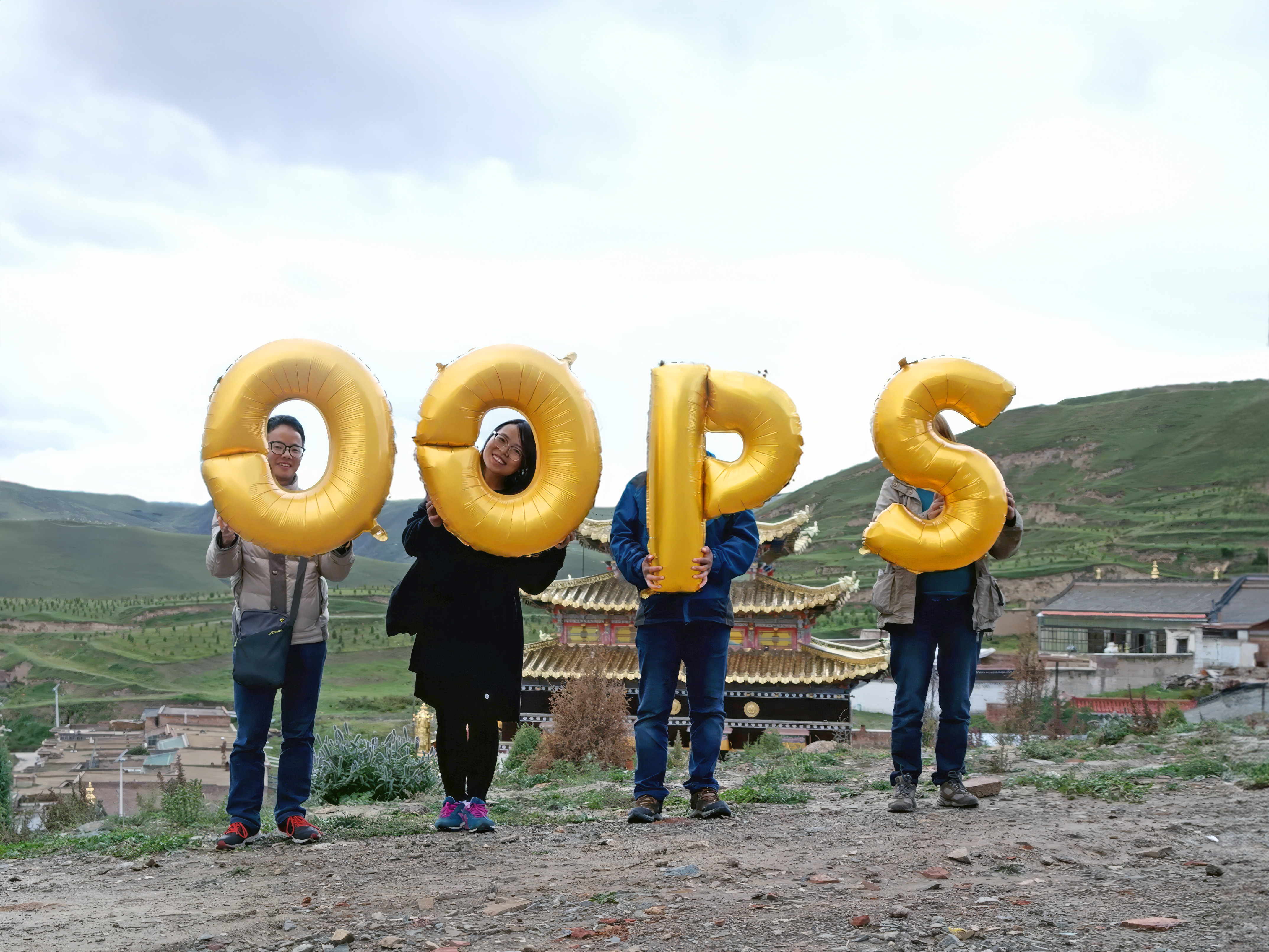 China, Gansu, Hezuo 合作市 Gannan, Labrang Monastery (拉卜楞寺) - Oops, Silence Was Golden, gold balloons