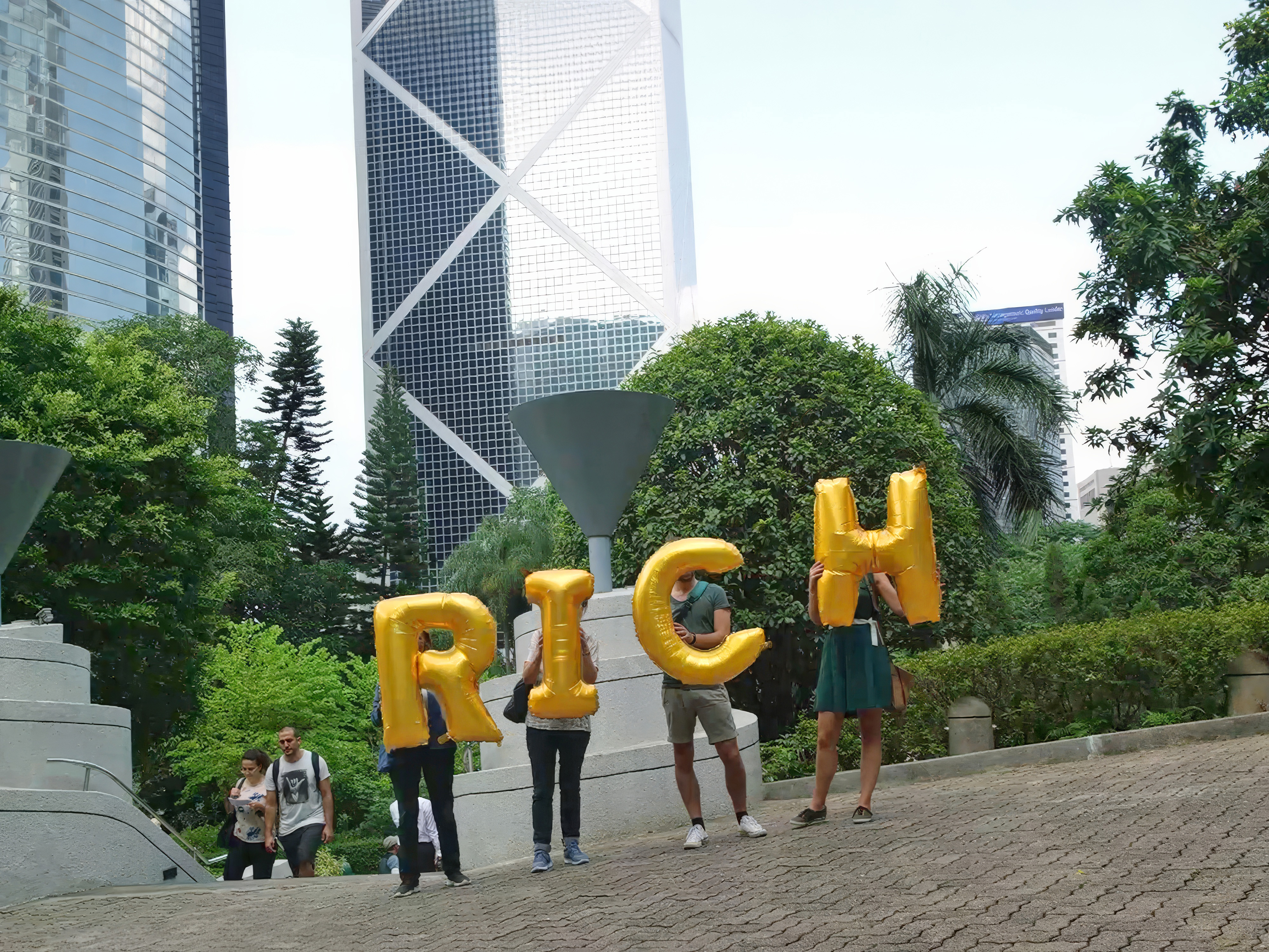 China, Hong Kong, Hong Kong Park (香港公園) - Rich, Silence was Golden, gold balloons