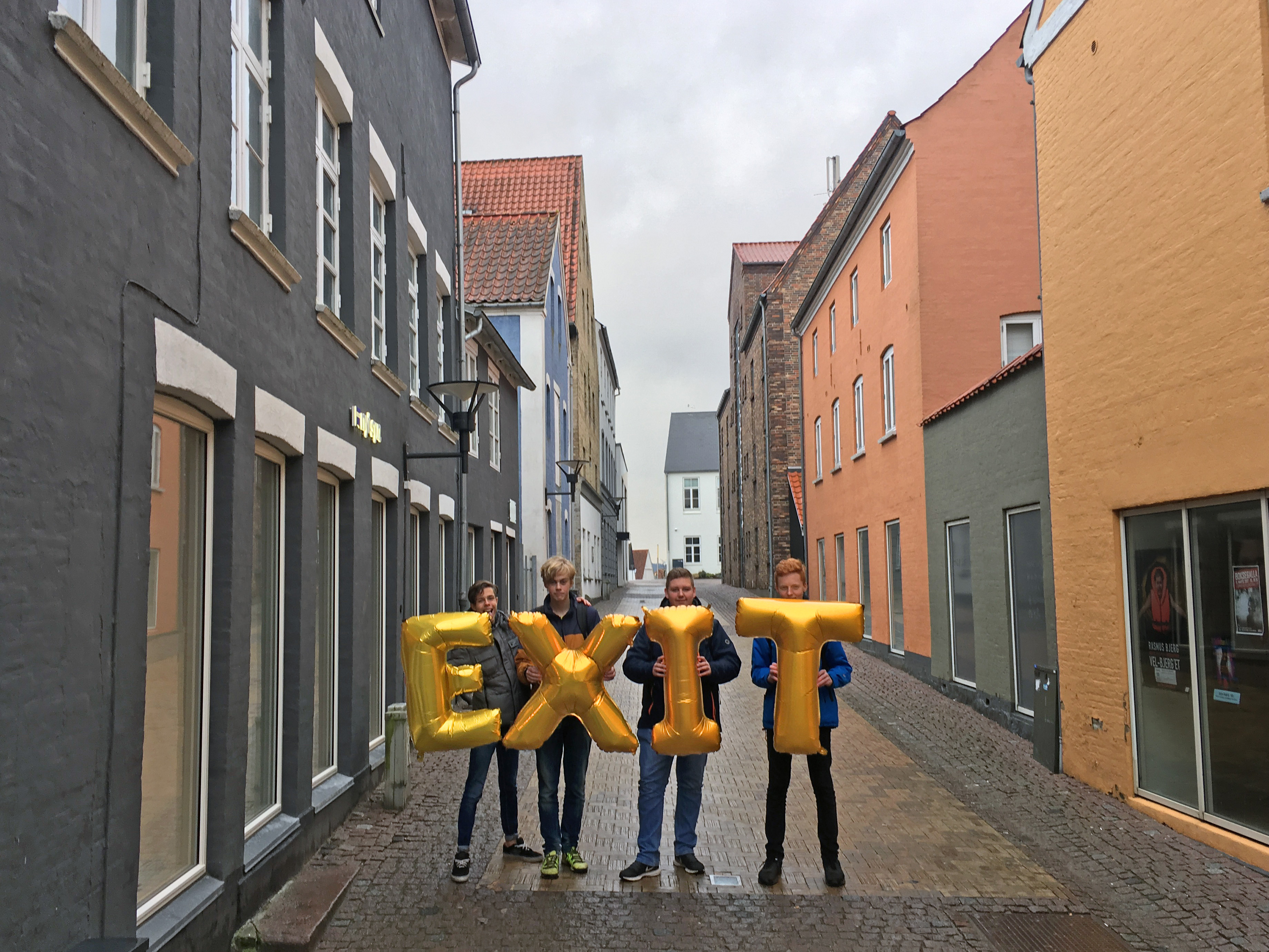 Denmark, Aabenraa - Exit, Silence Was Golden, gold balloons