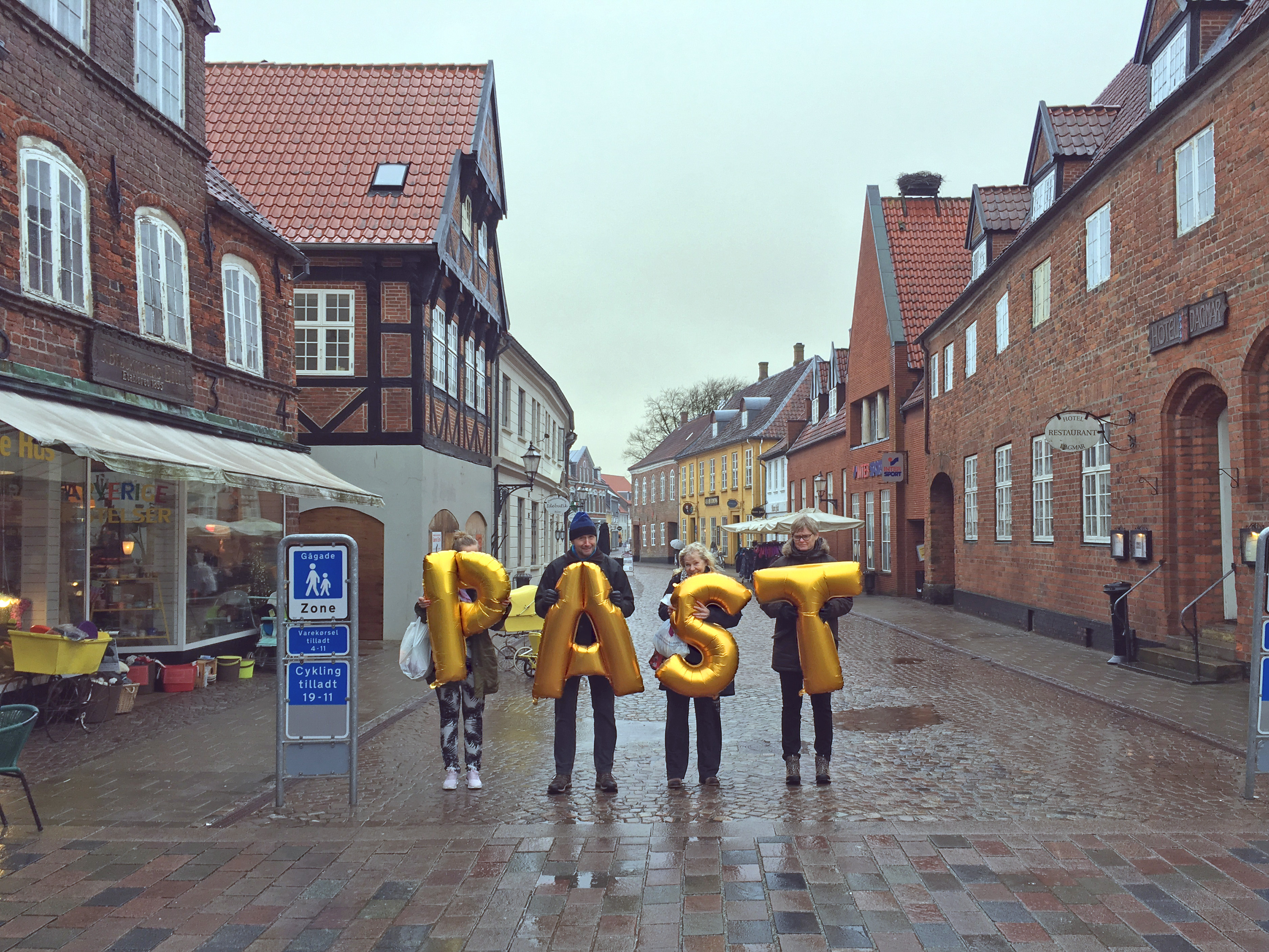 Denmark, Ribe - Past, Silence was Golden, gold balloons