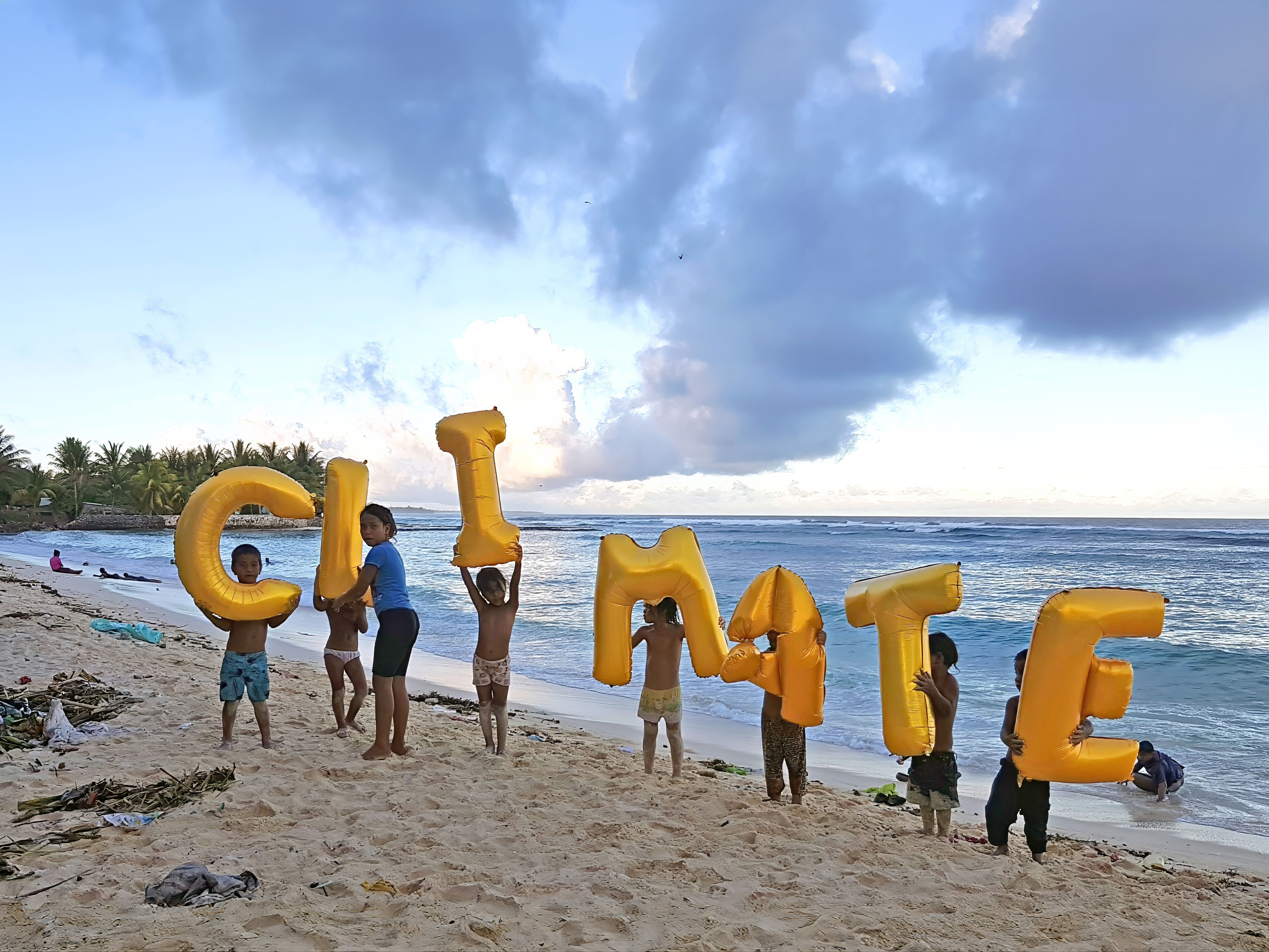 Kiribati - Climate, Silence Was Golden, gold balloons
