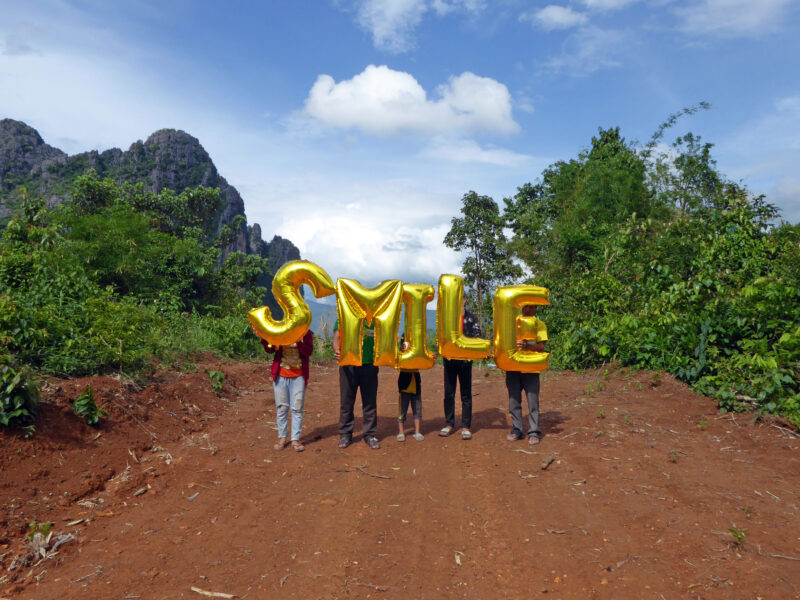 Laos, Vang Vieng, Smile, Silence was Golden, gold balloons