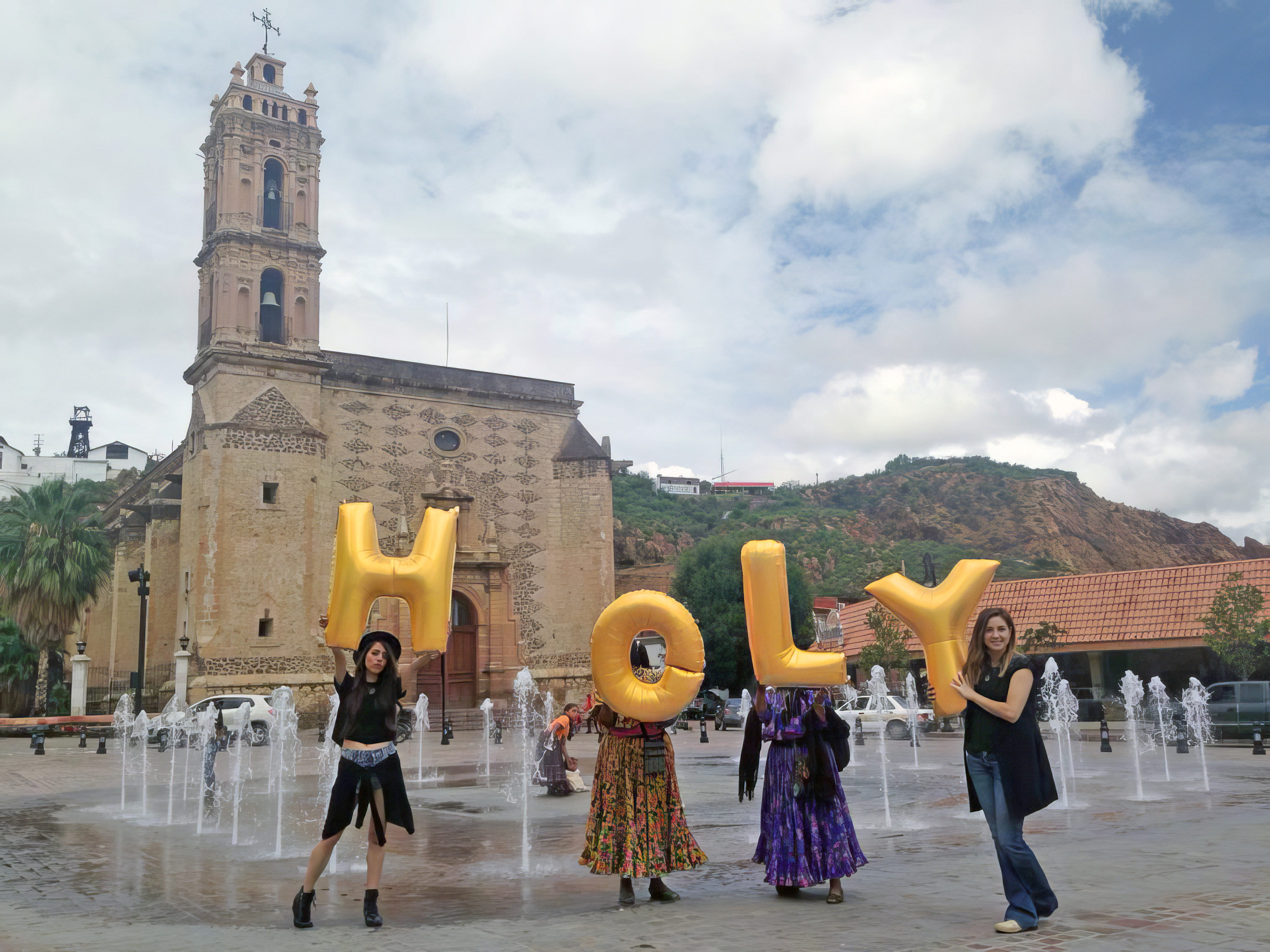 Mexico, Chihuahua, Plaza de la Identidad Parralense - Holy, Silence was Golden, gold balloons
