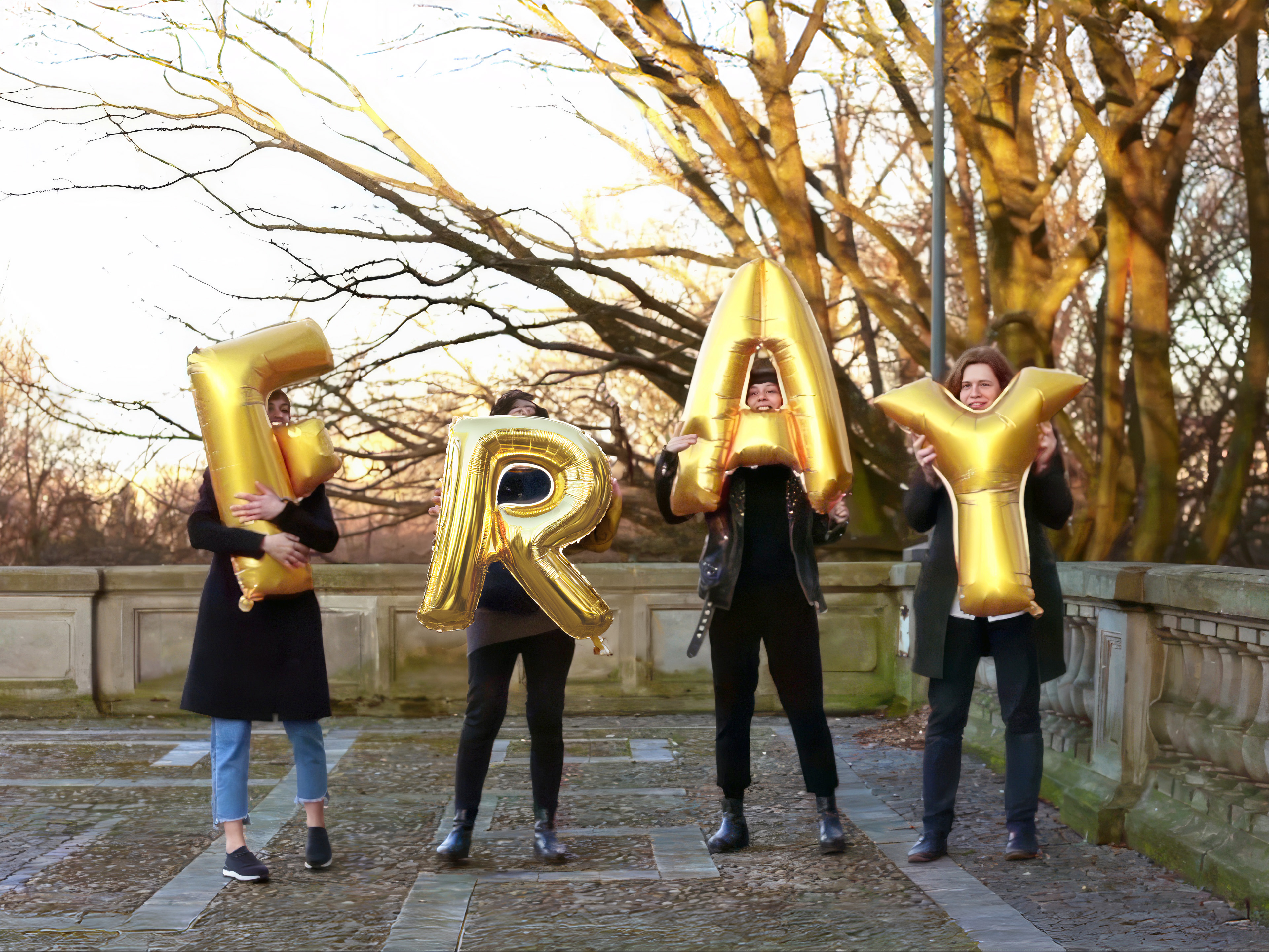 Poland, Warsaw - Fray, Silence Was Golden, gold balloons