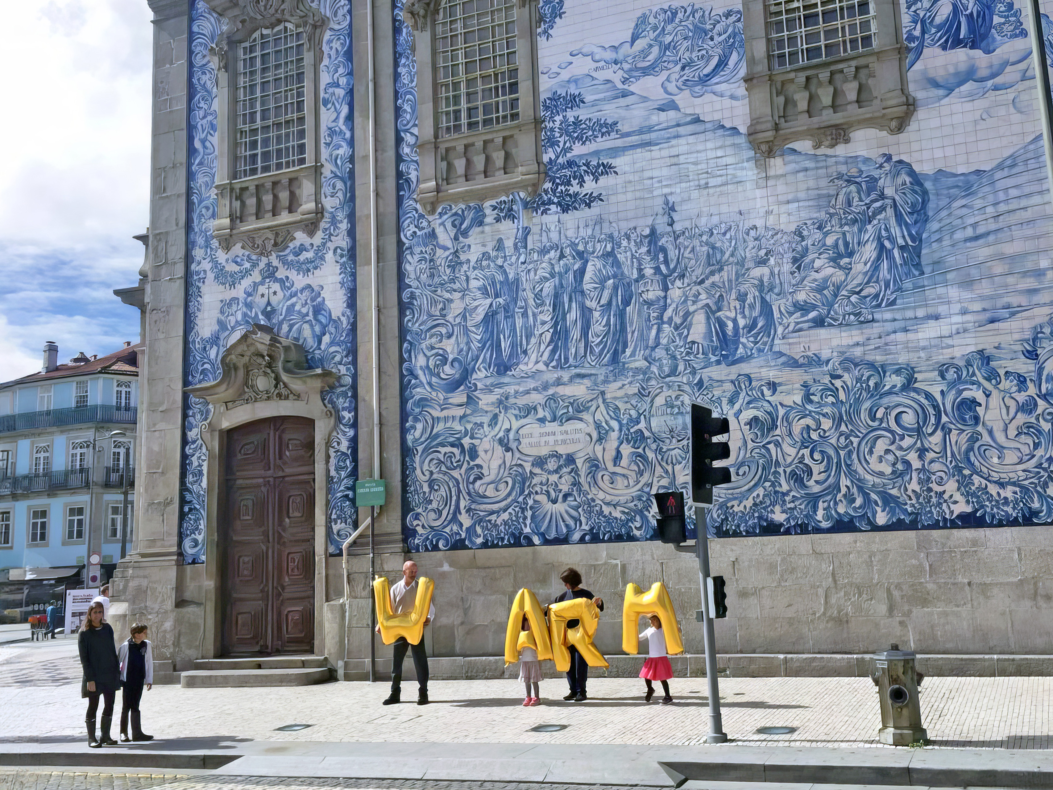 Portugal, Porto, Chapel of Santa Catarina (Capela das Almas) - Warm, Silence Was Golden, gold balloons