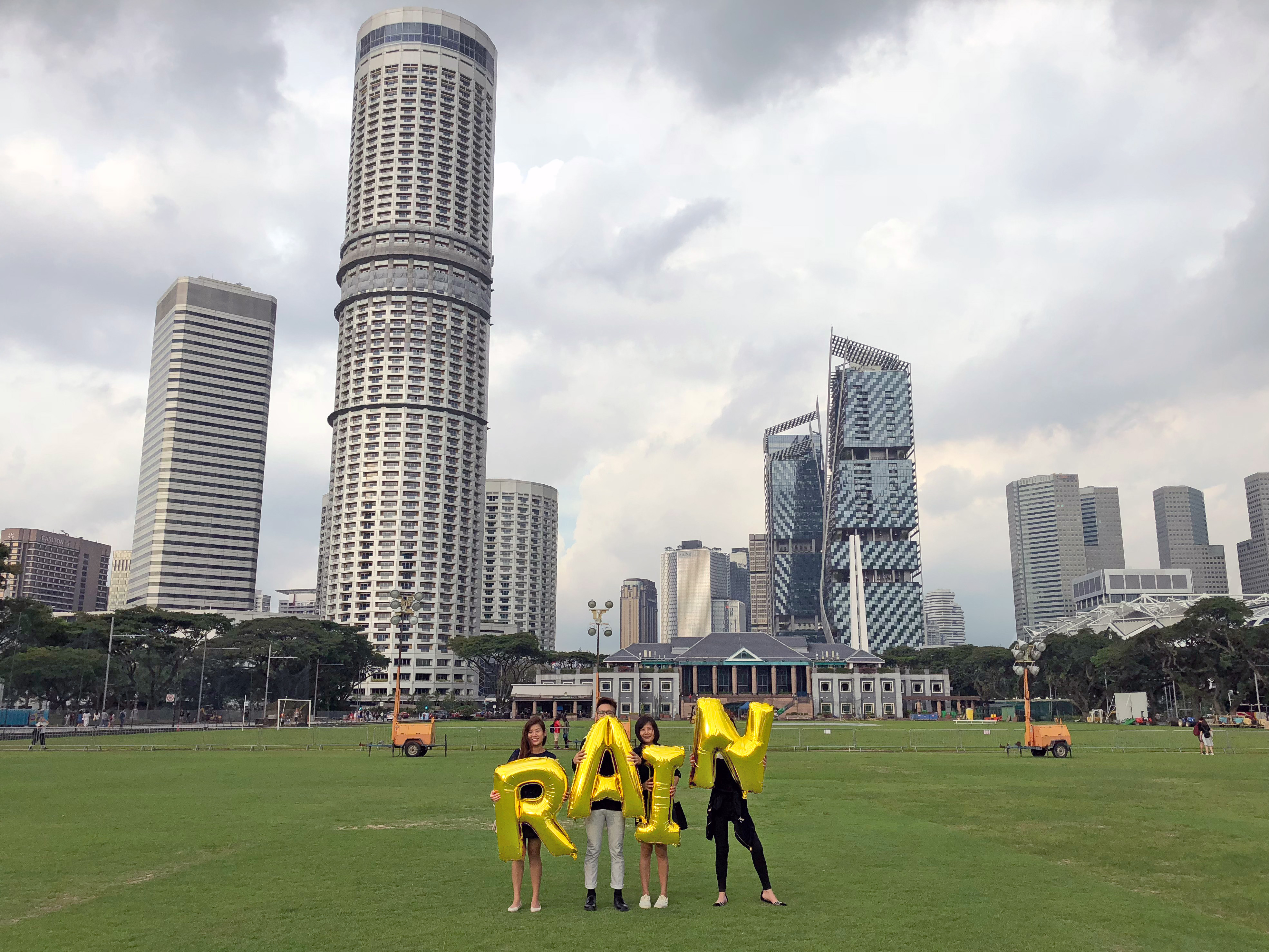 Singapore, Central Area, Padang - Rain, Silence was Golden, gold balloons