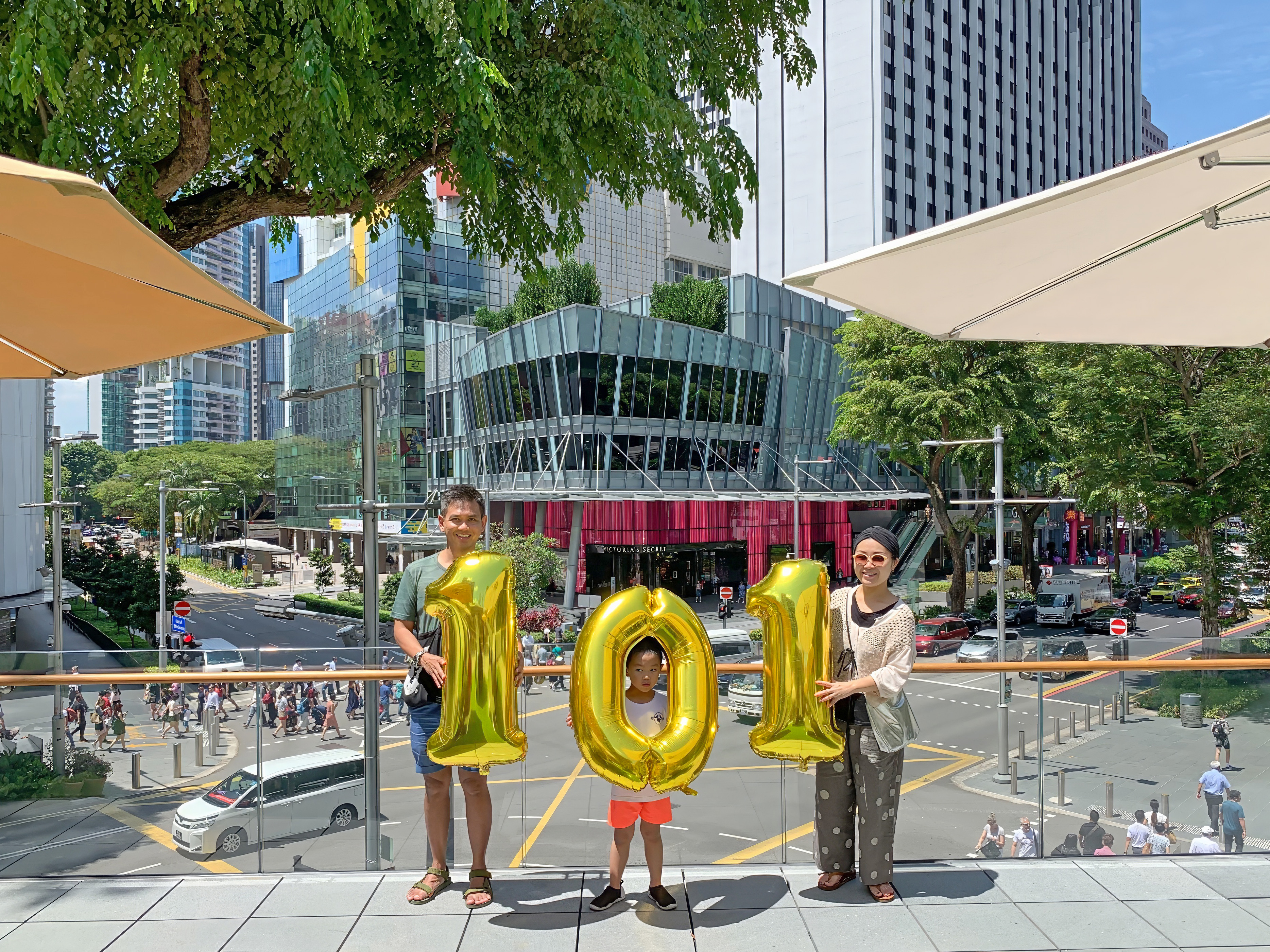 Singapore, Design Orchard - 101, Silence was Golden, gold balloons